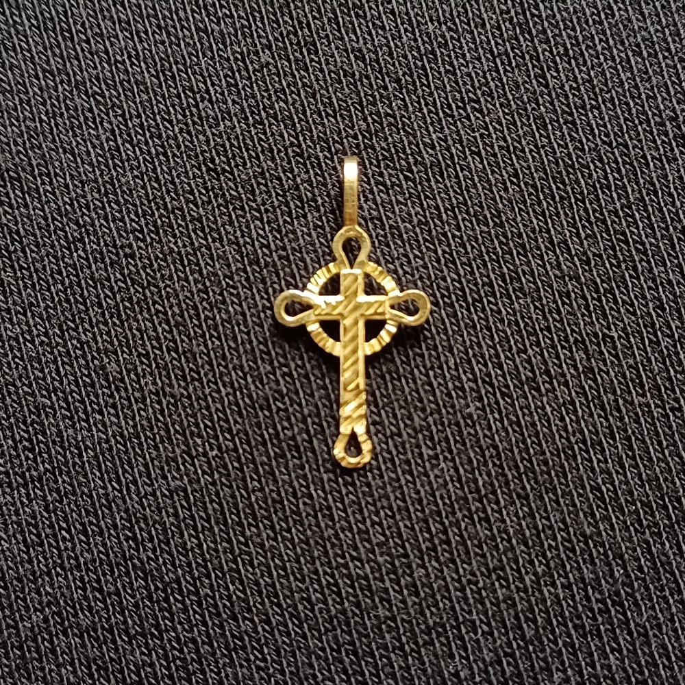 *SOLD* Vintage 14K Yellow Gold Cross Pendant